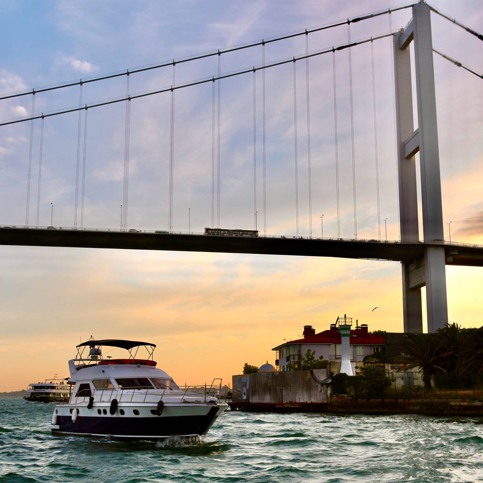 LUXURY YACHT TOUR ALONG THE BOSPHORUS